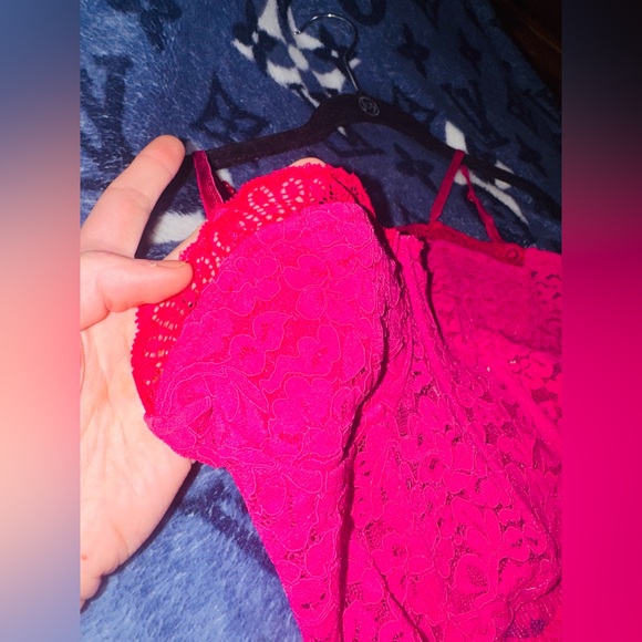 👑 LIKE NEW SIZE SMALL Vibrant Pink Lace Crop Top - Picture 8 of 12